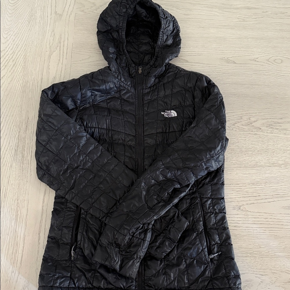 The North Face : Black Lightweight Hooded Puffer Jacket